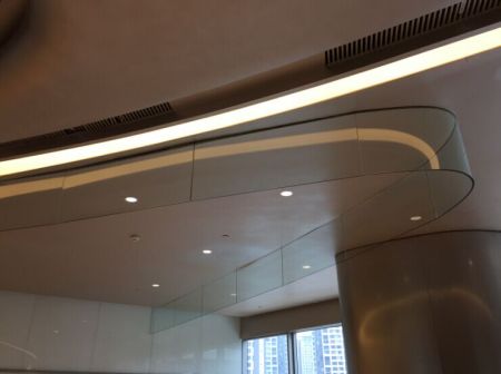 安装挡烟垂壁所需的主要材料